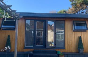 Lindas LODGE Free PARKING air con plus provisions included - Foto 1