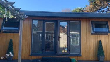 Lindas LODGE Free PARKING air con plus provisions included - Foto 1