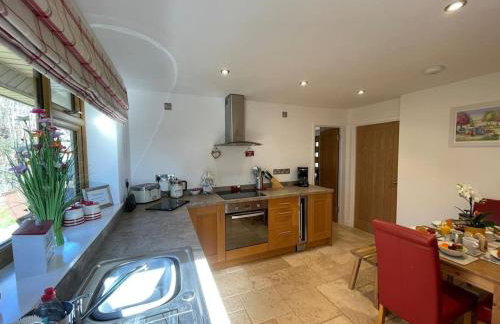 Stunning cottage with hot tub - Photo 16