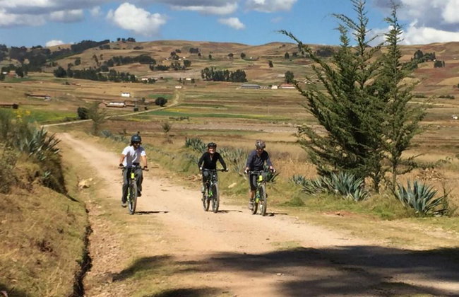 Tour privado en bicicleta a Maras y Pachar con degustación en una cervecería artesanal - Foto 1