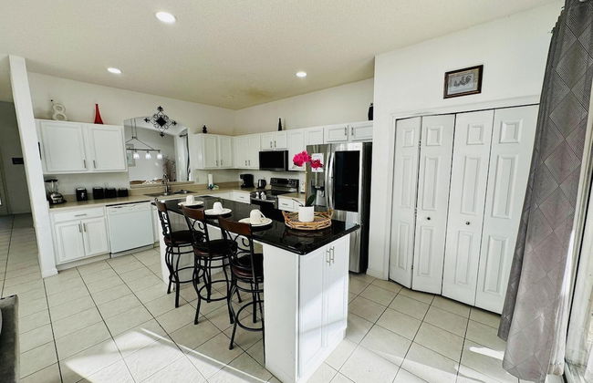 7/6.5 Beautiful Vacation Home With Private Pool, and Much More!! - Foto 7