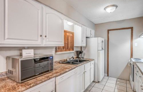 Minutes from the Airport - Wonderful Warrington - Photo 32