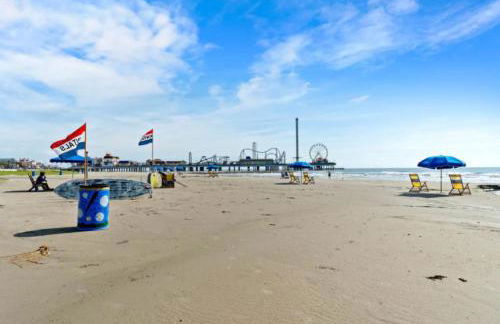 Coastal bungalow with huge yard, comfy deck and close to beach - Foto 48