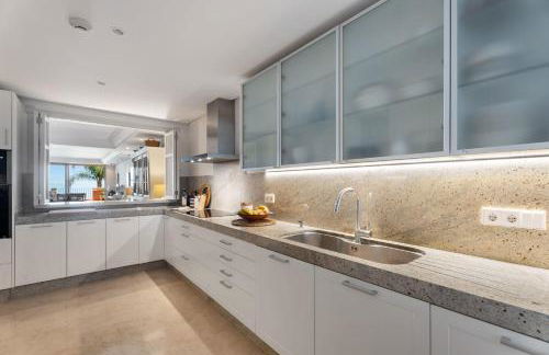 Exclusive 1 line Beach Apartment in Marbella with Panoramic Views - Foto 13