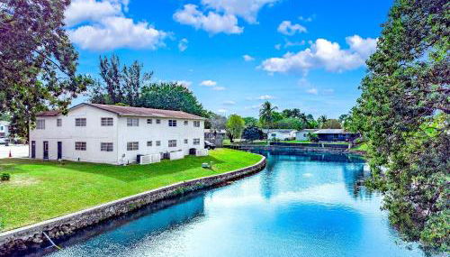 Family & Friends Retreat - Sleeps 19 - PalmWaveStays - Foto 5