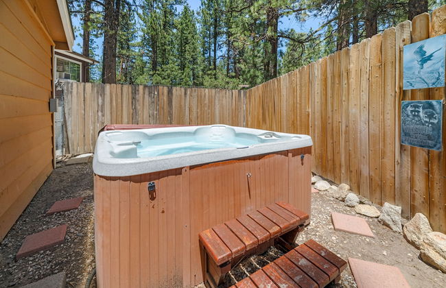 Catalina Retreat -Cozy mountain home in a tree filled neighborhood, plenty of games and a hot tub! - Foto 41