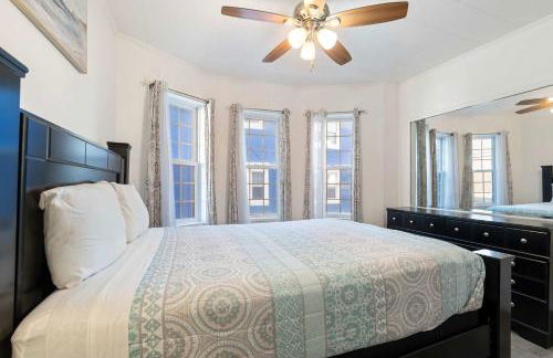 Oversized Family Beach Block Duplex with Game Room - Foto 16