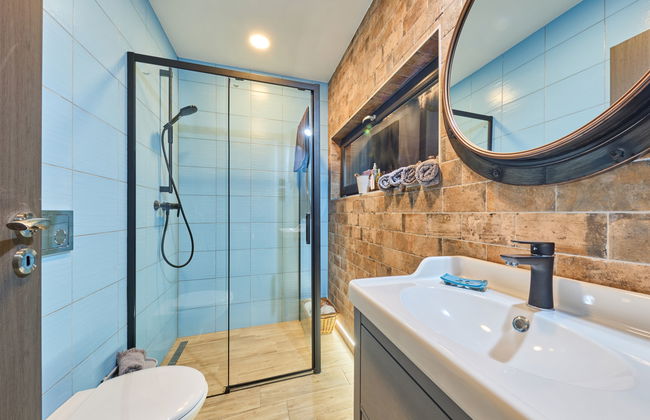 Luxe Timber Lodge & Pet Retreat - Photo 33