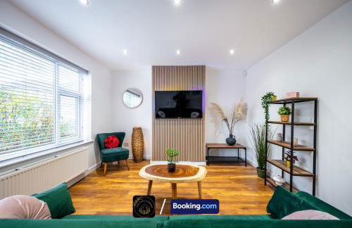 Cosy 3-Bed House l Garden l Free Parking l Stretford l Sleeps 7 l Book today with The Cosy Corner Nationwide - Foto 1