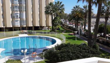 Front beach and swimmingpool in Benalmadena Costa - Photo 5
