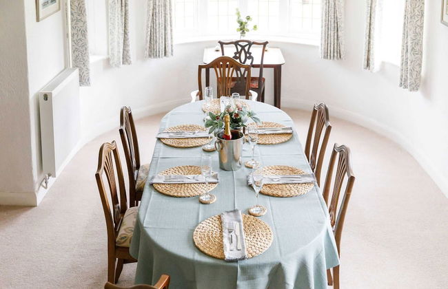 Charming Beach Getaway - Spacious 4BR Sunny Garden - Foto 19