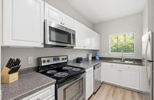 Stylish 1BR Suite with All the Comforts of Home - Photo 10