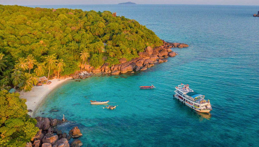 Sailing around Buom Island