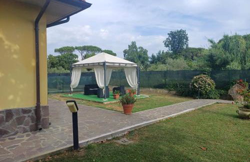 Charme rustico con ampio giardino e piscina con due camere - Foto 26