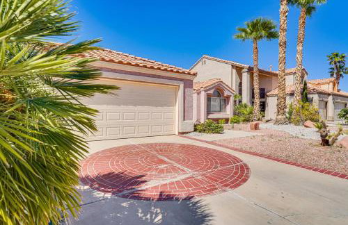 Sleek Vegas Home with Private Pool, Game Room! - Foto 31