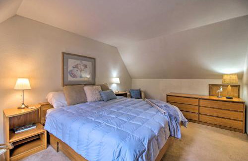 Spacious Redwood Retreat with Hidden Hot Tub - Foto 14