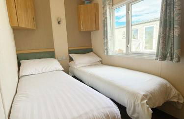 4 Sandringham, Patrington Haven, Hot Tub, Private garden & Parking - Foto 8