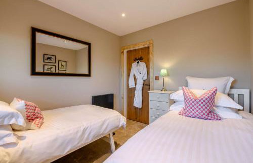 Yorkshire Dales Retreat with Hot Tub & Garden - Photo 25