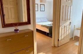 Stylish 2 Bed Home with parking - Foto 7