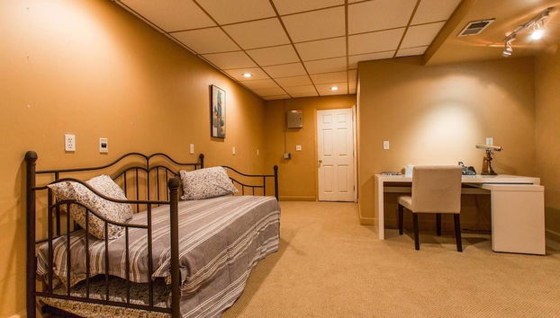 Safe Spacious Mansion Indowntown - Foto 2, Zimmer