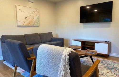 Guest house with private entry and large pool - Foto 14