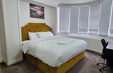 Spacious 3 Bed House with Garden,On-site Free Parking,WIFI - Foto 14