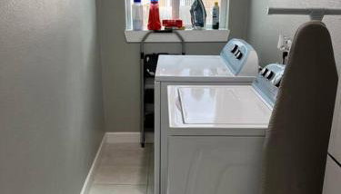 Comfortable Suite with private entrance & private bathroom - Foto 3