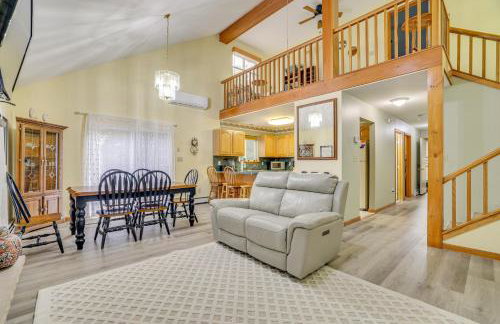 Private Hot Tub Lakefront Poconos Home! - Foto 3