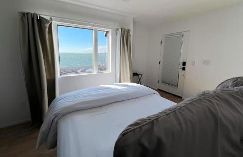 Black Swan- Beachfront Home with Year-Round Jacuzzi - Foto 28