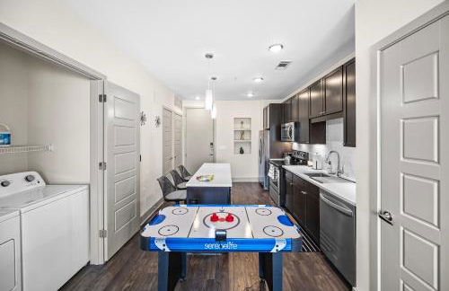 Stylish 1BR Retreat with Pool & Gym - Foto 2