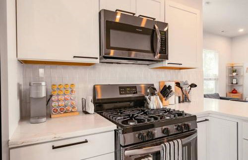 Hot Tub Amazing Location! Modern Ohio City Luxury 2 King Beds - Foto 7