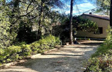 Les Ribas villa groupe, de 4 a 14 personnes, maison familiale, séjour nature, calme, Provence, Plaine des Maures, proche mer, Verdon, randonnée, terrain arboré, jeux enfants, pétanque, ping-pong, cuisine équipée, grande capacité, vacances en groupe - Foto 30