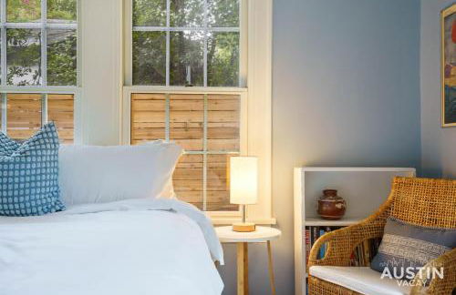 Charming Vintage House in Zilker with Hot Tub and Parking - Foto 21