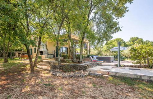 Amazing Home In Ostrobradic - Foto 8