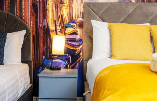 6 BR 4 Bath Central Worcester Sleeps 12 - Foto 31