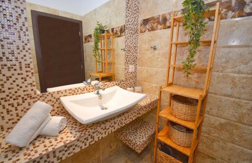 Potamos Superior Grey Apartment - Photo 26