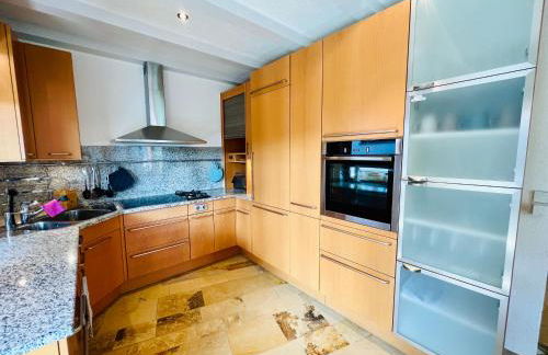 Panoramablick mit Privatparkplatz, 2 Balkone und 1,5 Bäder - Foto 33