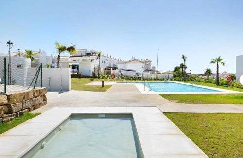 ATLANTERRA-ZAHARA DE LOS ATUNES Increíble apartamento con porche de 16m y jardín privado de 72m - Foto 4