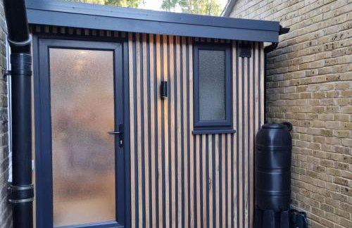 Sittingbourne 1 bed self-contained annex, with parking - Photo 43