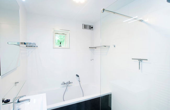 Restyled Holiday Home with Fireplace near Beach - Photo 9