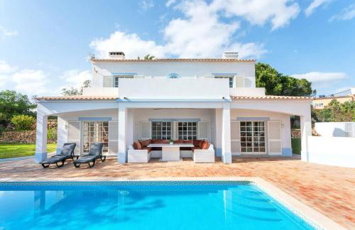 Spacious Villa Swimming Pool by HostWise - Foto 12