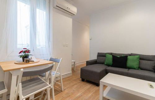 Cozy renovated -2Bedrooms 1Bathroom-Malasaña - Foto 1