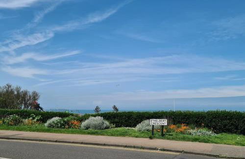 Luxury, Spacious 3 Bedroom, Beachfront Apt with Parking & Courtyard - Shoreside - Foto 28