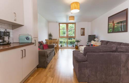 Spacious 2BR Flat Near Camden & Kings Cross Tube - Pass the Keys - Foto 16