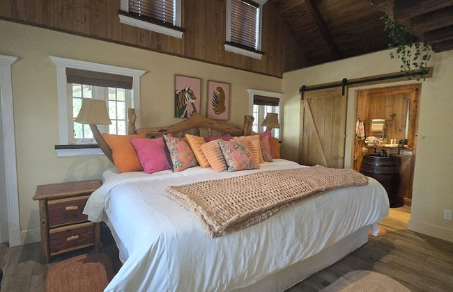 NEW Jungle Paradise Treehouse Suite With Resort Amenities Elevator Access Outdoor Kitchen Lagoon Lazy River Pool RV Hook up - Foto 17