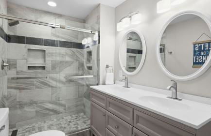 Lakefront Home w Pool, Dock, Fire Pit & Game Room Sip, Sip Away by Avantstay - Foto 78