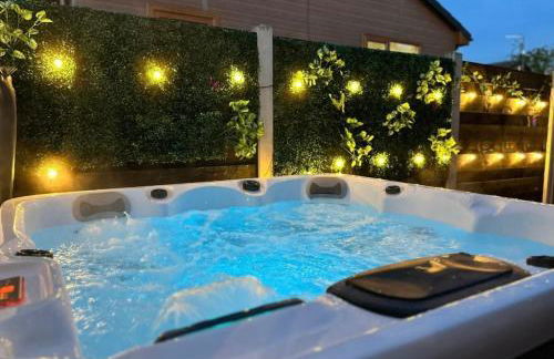 Cherry Cabin with Hot Tub - Foto 10