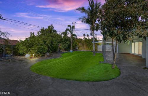 Modern 4 King Beds, Beautiful Large Backyard, Golf, WFH, Long Stays, WI-FI, FWY, 25 mins to Beach - Photo 54