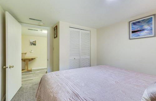 Harrison Home with Grill and Lake Views Walk to Town! - Foto 16