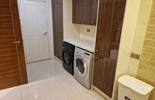 5 Bed 5 Bath Luxury Home Near Heathrow Free Parking - Foto 13